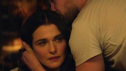 Es una serie subida de tono que está en Netflix y la protagoniza Rachel Weisz.