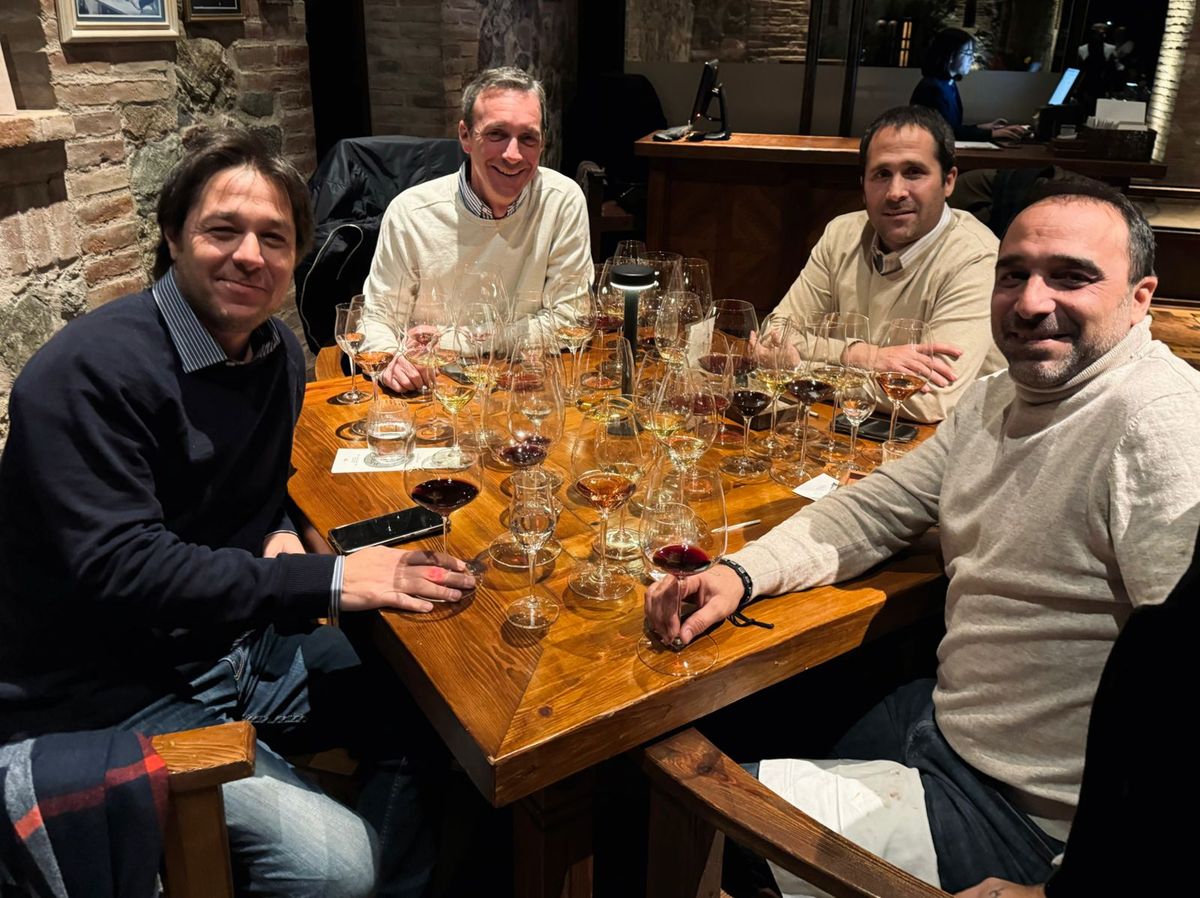 Nicolás Alemán, Fernando Gabrielli, Javier Riglos y Braian Bava. Los amigos que disfrutaron de excelentes vinos de la bodega. Nicolás Alemán, Fernando Gabrielli, Javier Riglos y Braian Bava. Los amigos que disfrutaron de excelentes vinos de la bodega.