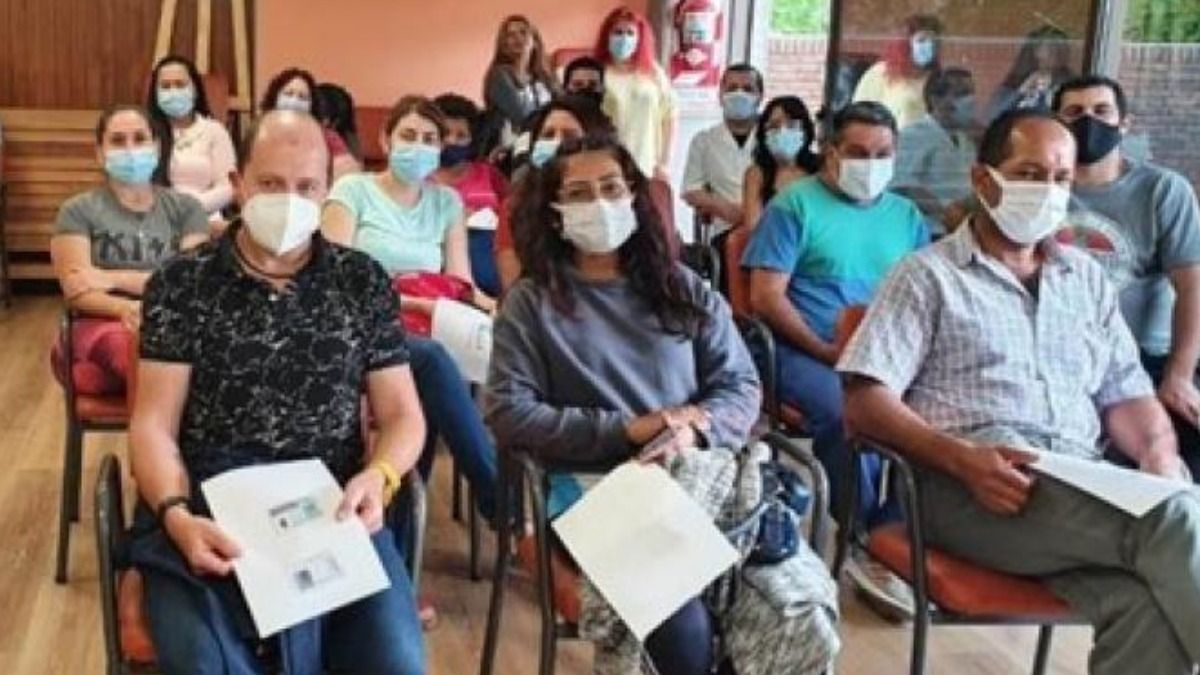 Licenciados en Enfermería durante una de las reuniones que concretó Ampros.