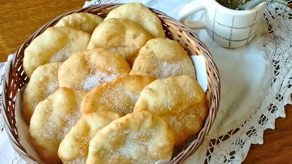 Las tortas fritas con grasa son una de las recetas clásicas de la época colonial, ideales para disfrutar el domingo familiar. Las tortas fritas con grasa son una de las recetas clásicas de la época colonial, ideales para disfrutar el domingo familiar.