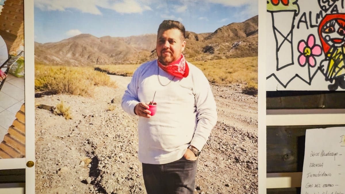 En su oficina, Eduardo guarda recuerdos de su hijo Matías, quien falleció en el 2021. En su oficina, Eduardo guarda recuerdos de su hijo Matías, quien falleció en el 2021.