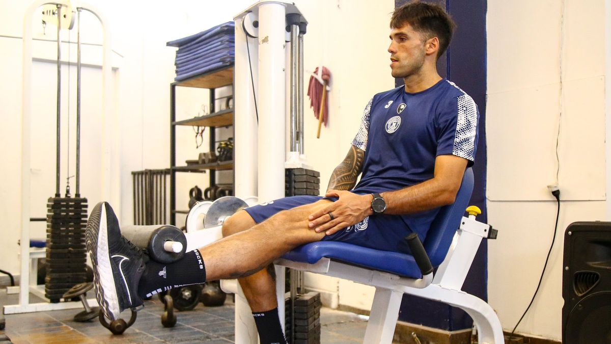 Emmanuel Mas trabajó en el gimnasio junto a sus compañeros. Emmanuel Mas trabajó en el gimnasio junto a sus compañeros.