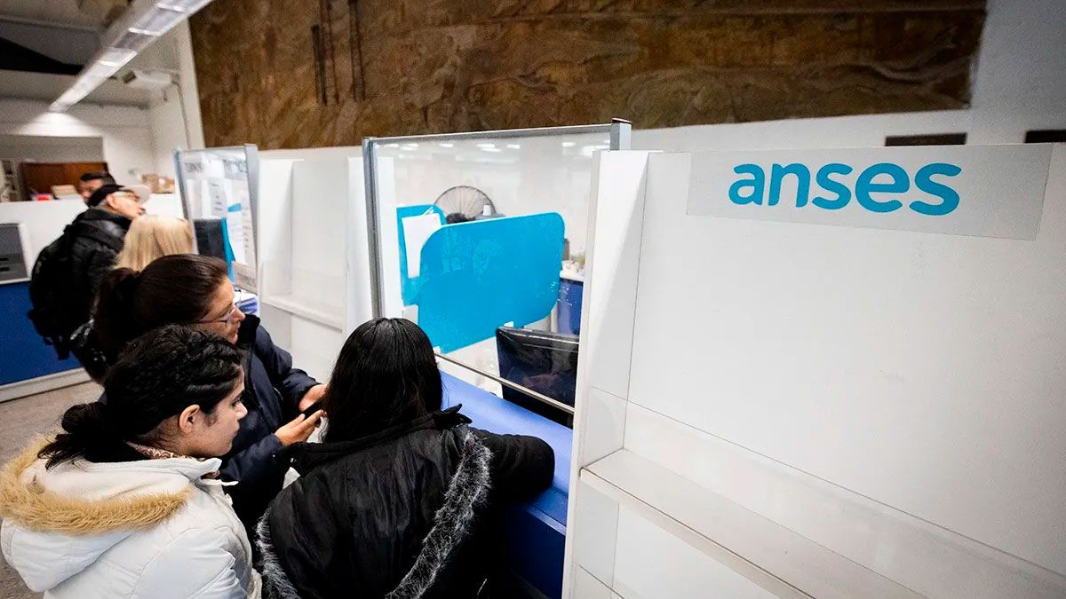 ANSES y Milei pagan un bono único de $30.629 en mayo 2024. ANSES y Milei pagan un bono único de $30.629 en mayo 2024.