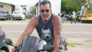 Un motociclista murió tras chocar con una camioneta