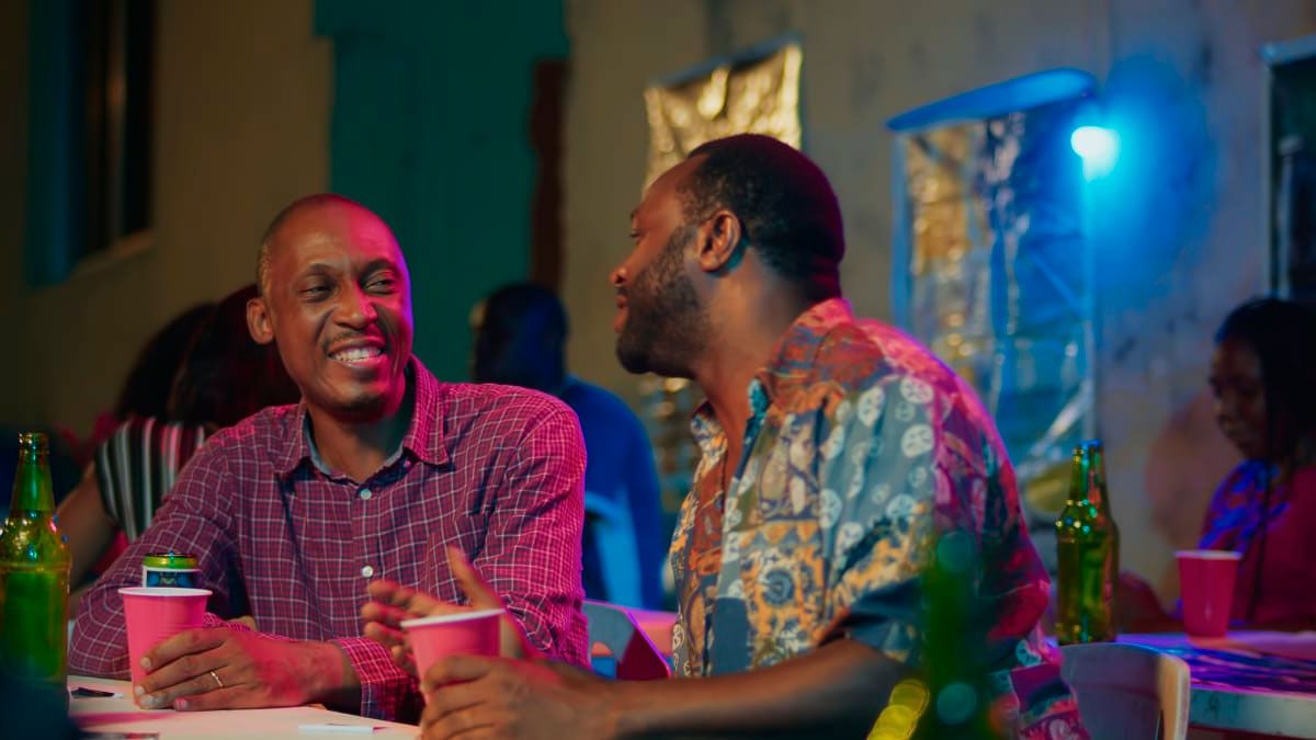 Kunle Idowu y Femi Adebayo son los protagonistas de Olóládé, la nueva serie de Netflix. Kunle Idowu y Femi Adebayo son los protagonistas de Olóládé, la nueva serie de Netflix.