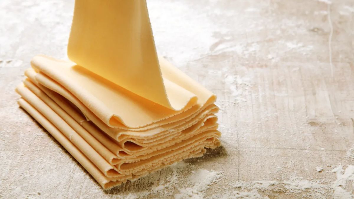 La receta de la masa para lasaña casera se prepara con harina y huevo, por lo que es algo seca.Foto: gentileza airesdesantafe. La receta de la masa para lasaña casera se prepara con harina y huevo, por lo que es algo seca.Foto: gentileza airesdesantafe.