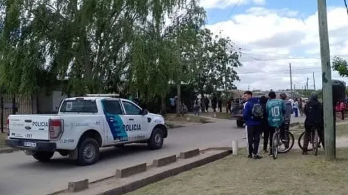 Los familiares. amigos y vecinos de Esteban, en La Matanza, realizaron una protesta, se produjeron incidentes y hasta incendiaron un móvil policial 