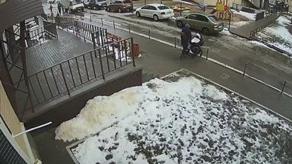 Se suicidó tirándose de un piso 17 y mató a un bebé de cinco meses.