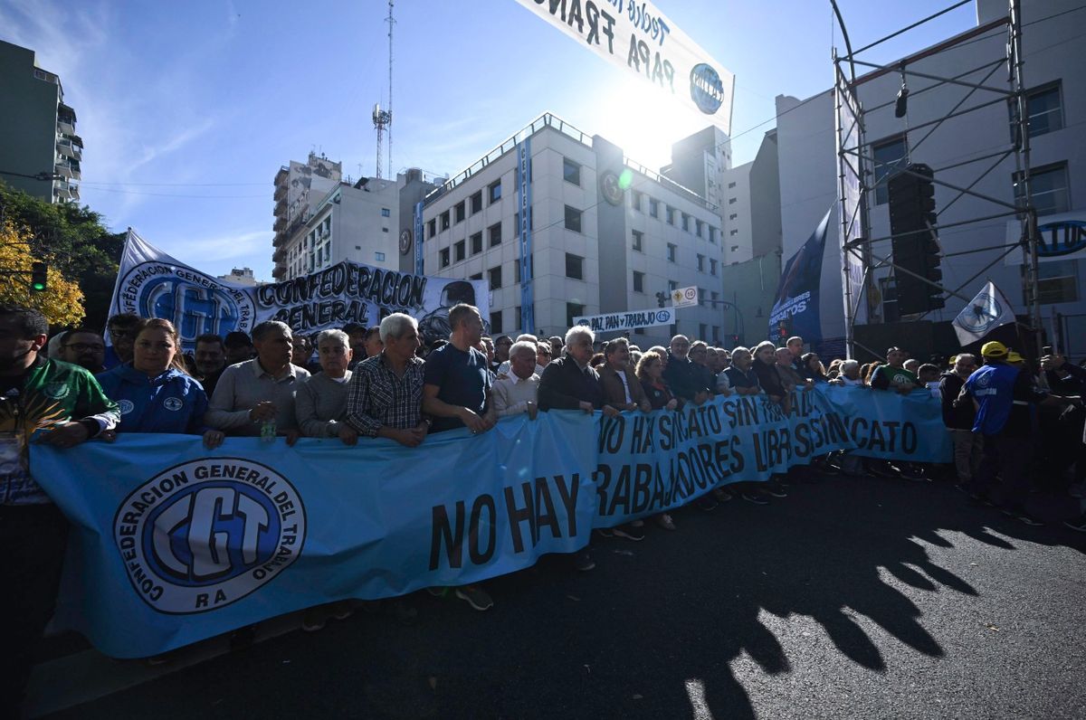 Algunos gremios están en pie de guerra. Algunos gremios están en pie de guerra.