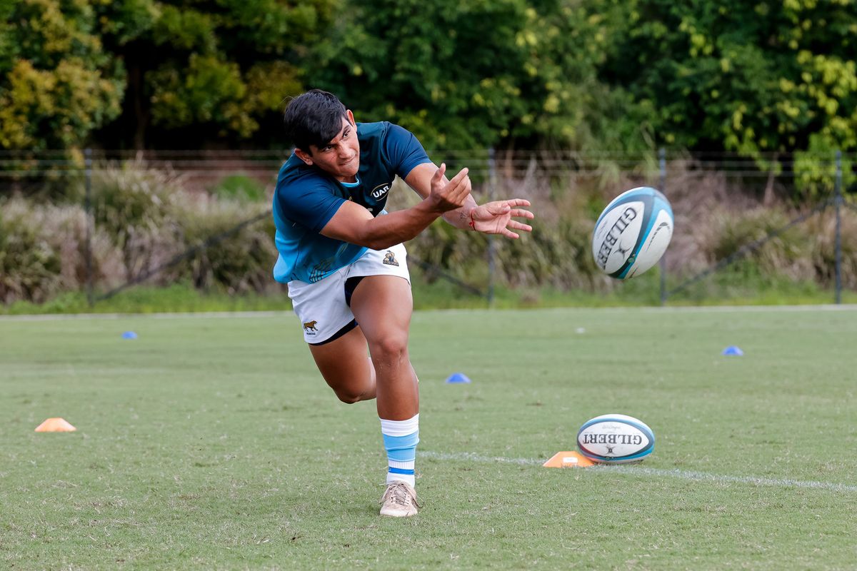 Jerónimo Llorens estará entre los suplentes de Los Pumitas en el cierre del Mundial M20. Jerónimo Llorens estará entre los suplentes de Los Pumitas en el cierre del Mundial M20.
