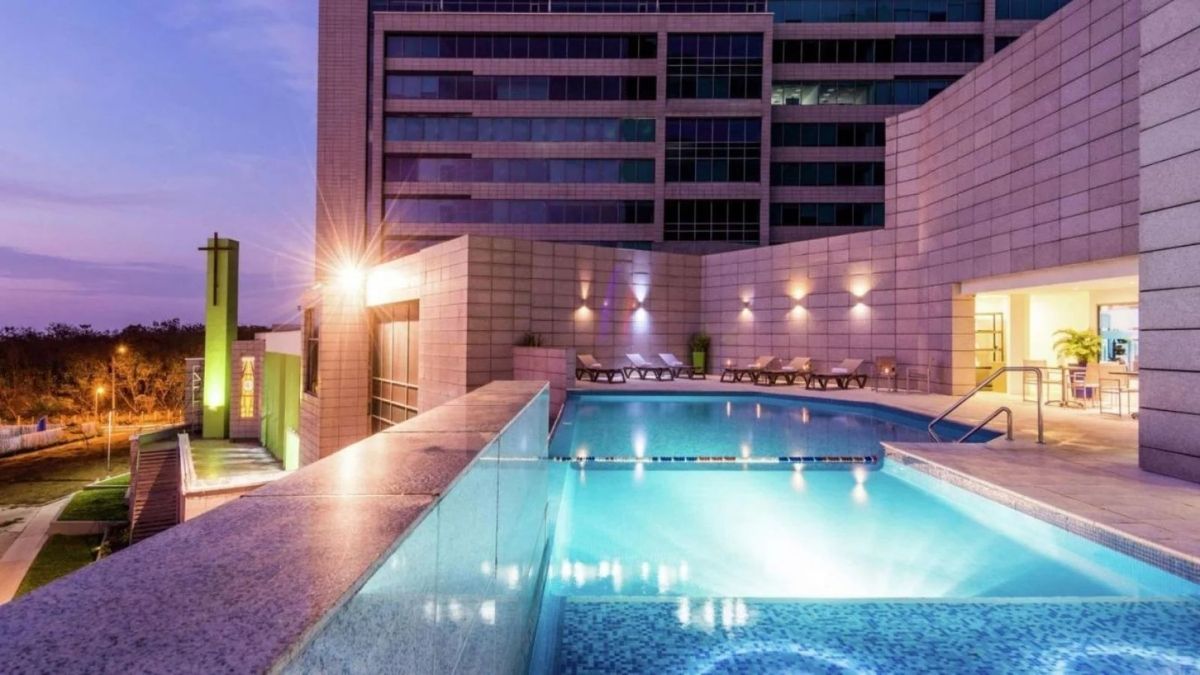 El hotel de Chile contará incluso con una pileta en altura. El hotel de Chile contará incluso con una pileta en altura.