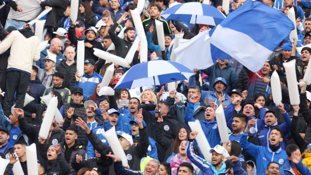 Los hinchas de Godoy Cruz e Independiente de Avellaneda armaron una linda fiesta en el Malvinas Argentinas Los hinchas de Godoy Cruz e Independiente de Avellaneda armaron una linda fiesta en el Malvinas Argentinas