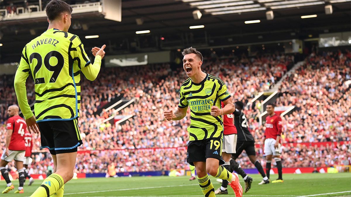 El Arsenal se ubica como líder de la Premier a una fecha del final. El Arsenal se ubica como líder de la Premier a una fecha del final.