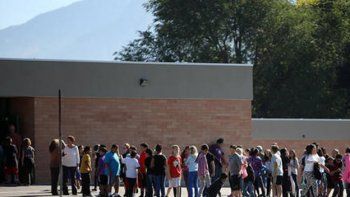 Una maestra se disparó accidentalmente en el baño de su escuela