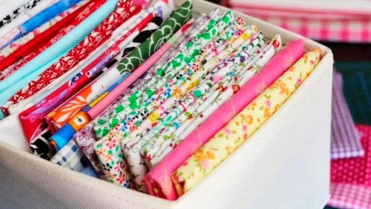 Reciclaje de pedazos de tela viejos.