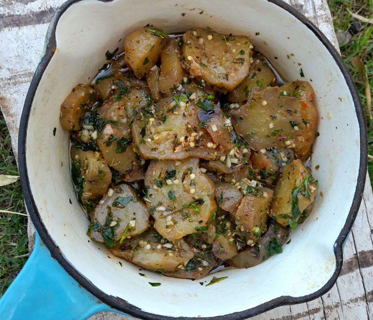 Esta receta de berenjena en escabeche es especial para compartir con la familia o amigos. Esta receta de berenjena en escabeche es especial para compartir con la familia o amigos.