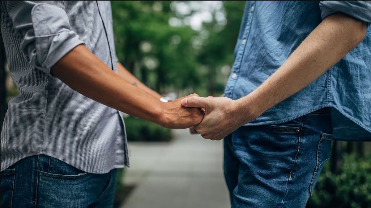A partir de un fallo histórico, los sacerdotes católicos podrán administrar bendiciones a parejas del mismo sexo A partir de un fallo histórico, los sacerdotes católicos podrán administrar bendiciones a parejas del mismo sexo