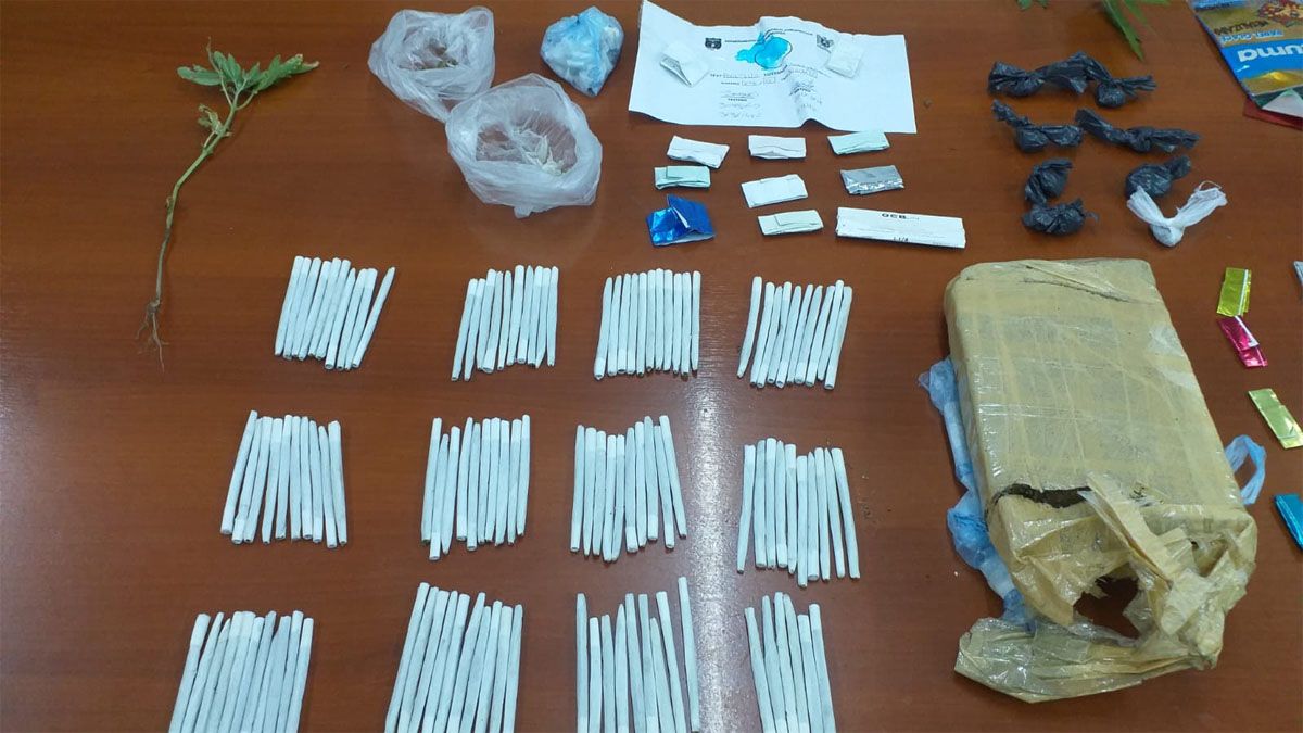 Los policías de la Lucha contra el narcotráfico secuestraron marihuana en diferentes formatos.