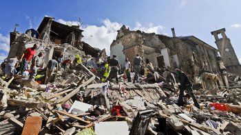 Ascienden a 290 las víctimas fatales por el terremoto en Italia