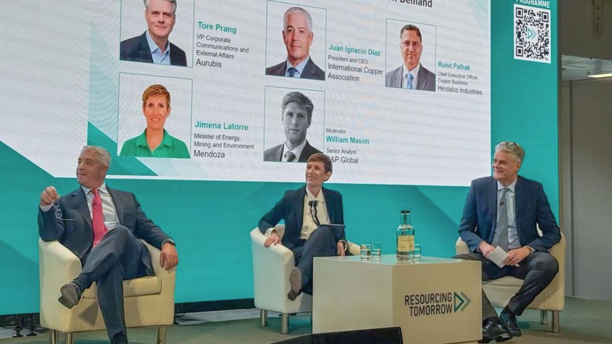 Jimena Latorre en la feria minera Resourcing Tomorrow, en Londres. Jimena Latorre en la feria minera Resourcing Tomorrow, en Londres.