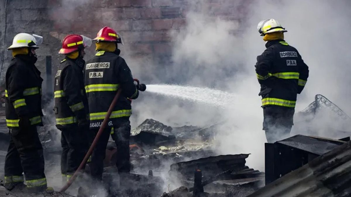 Un hombre murió en un incendio presuntamente intencional en la cochera de una casa abandonada