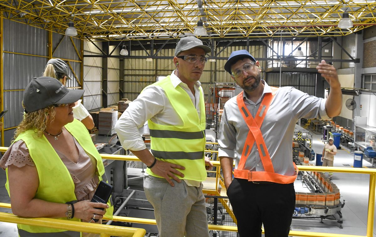 El intendente de Guaymallén hizo una recorrida por la bodega Santa Ana, la dueña del primer espumante de Argentina.