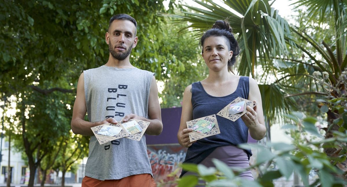 Ivana Ruvini y César Vázquez se conocieron viajando y decidieron hacer un emprendimiento que les permita recorrer y trabajar. Ivana Ruvini y César Vázquez se conocieron viajando y decidieron hacer un emprendimiento que les permita recorrer y trabajar.