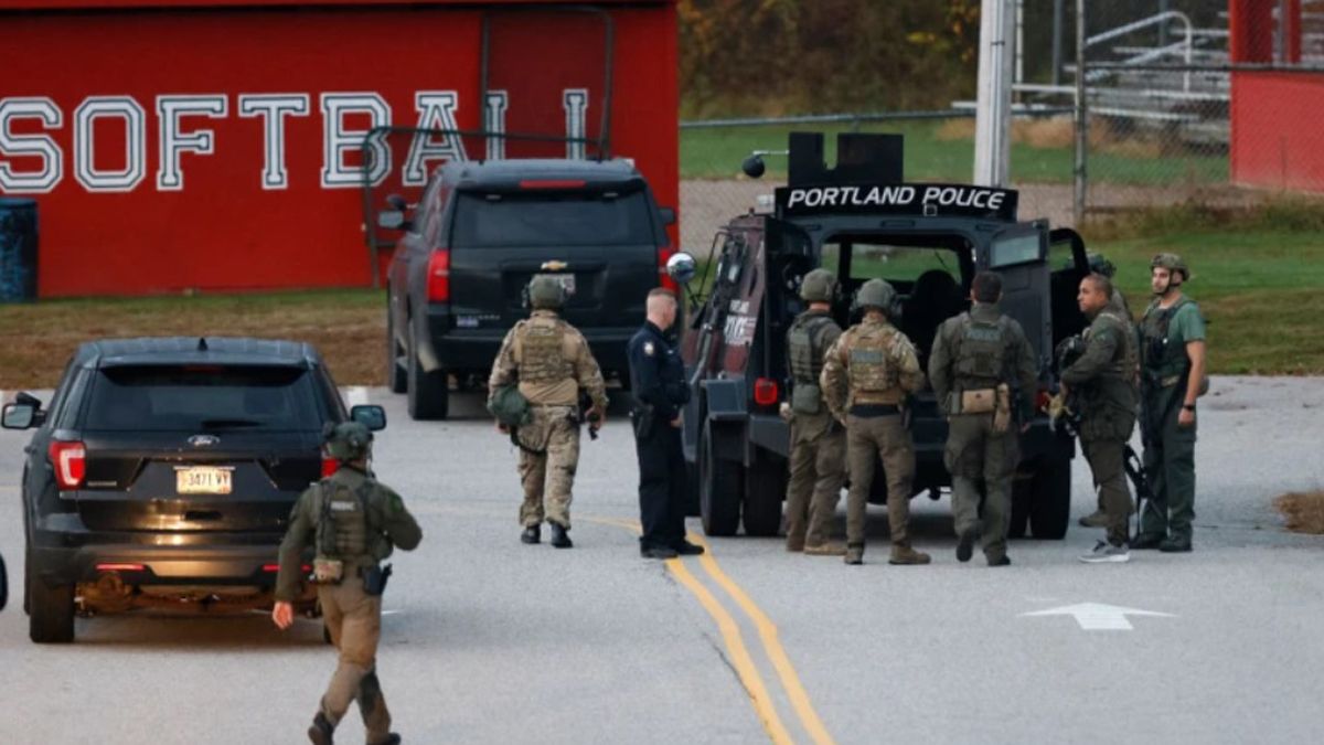 Las fuerzas de seguridad de Portland se sumaron a la búsqueda del atacante del centro comercial, que padece problemas de salud mental Las fuerzas de seguridad de Portland se sumaron a la búsqueda del atacante del centro comercial, que padece problemas de salud mental