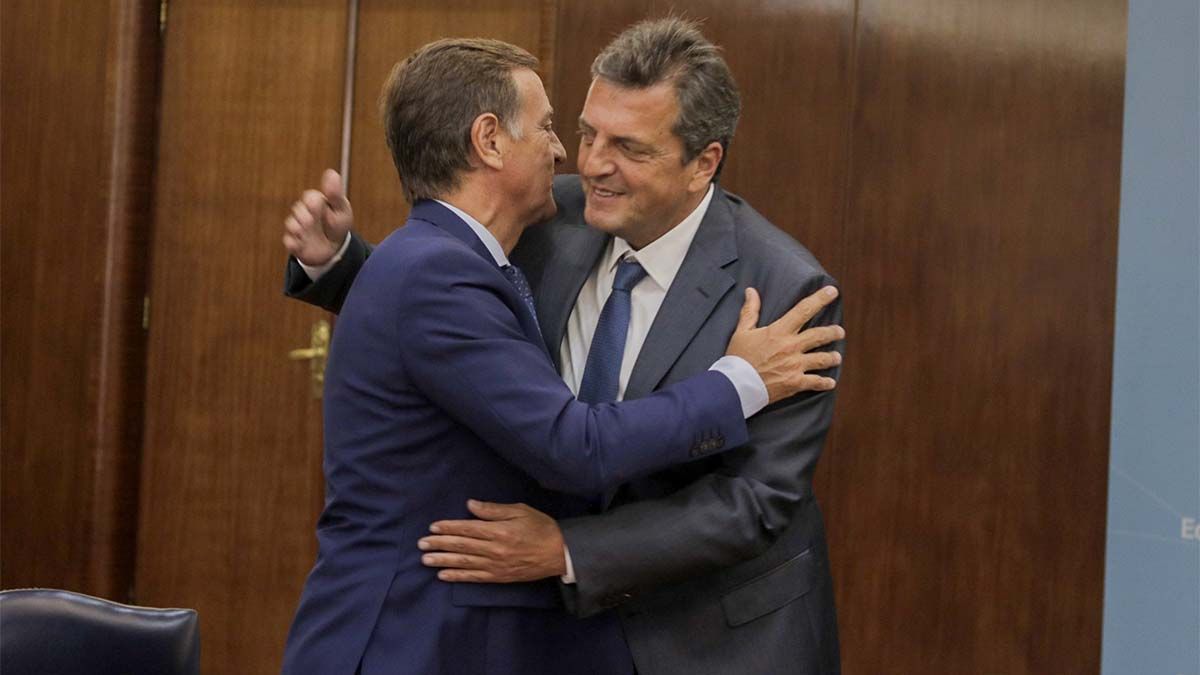 El gobernador Rodolfo Suarez viajó a Buenos Aires para reunirse con el ministro de Economía