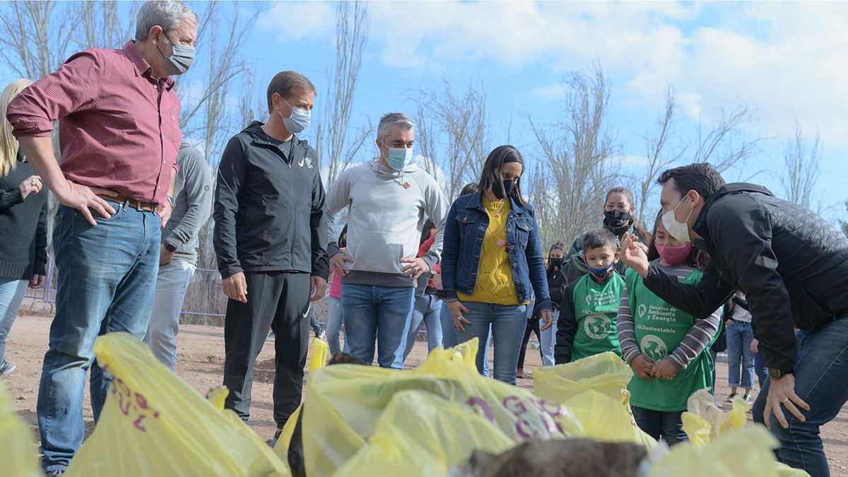 Elecciones 2021: precandidatos de Cambia Mendoza se sumaron a la limpieza de cauces