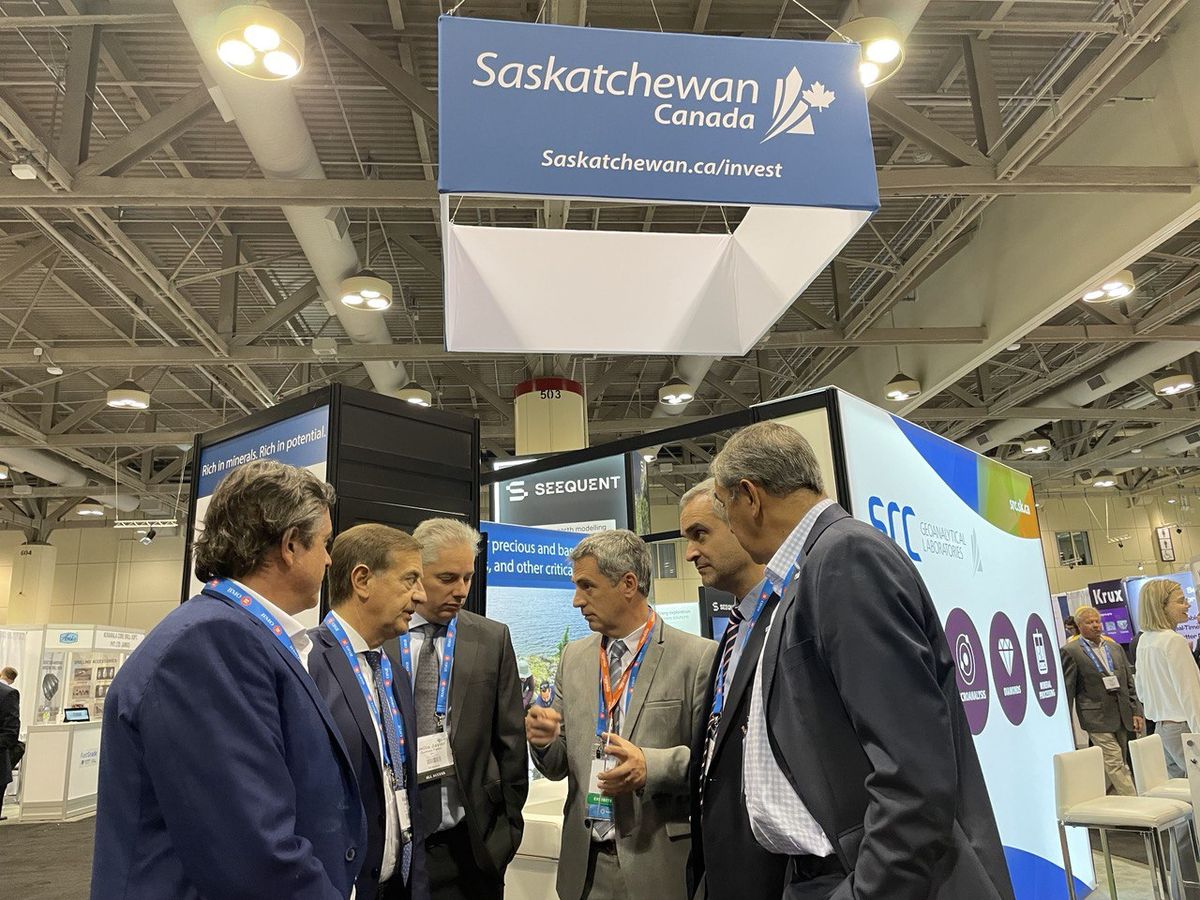 En junio del año pasado el gobernador Rodolfo Suarez encabezó la delegación que fue a la feria minera de Canadá.