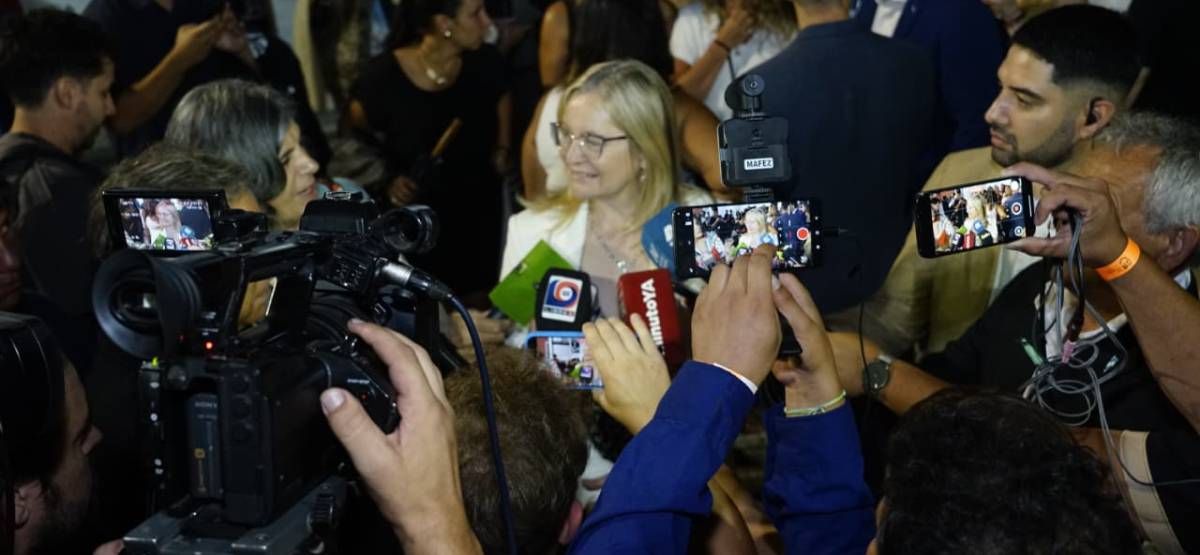 La Vendimia de San Rafael estuvo marcada por la contingencia climática de este viernes y la vicegobernadora Hebe Casado habló del tema. Mostró su preocupación por las crecidas. La Vendimia de San Rafael estuvo marcada por la contingencia climática de este viernes y la vicegobernadora Hebe Casado habló del tema. Mostró su preocupación por las crecidas.