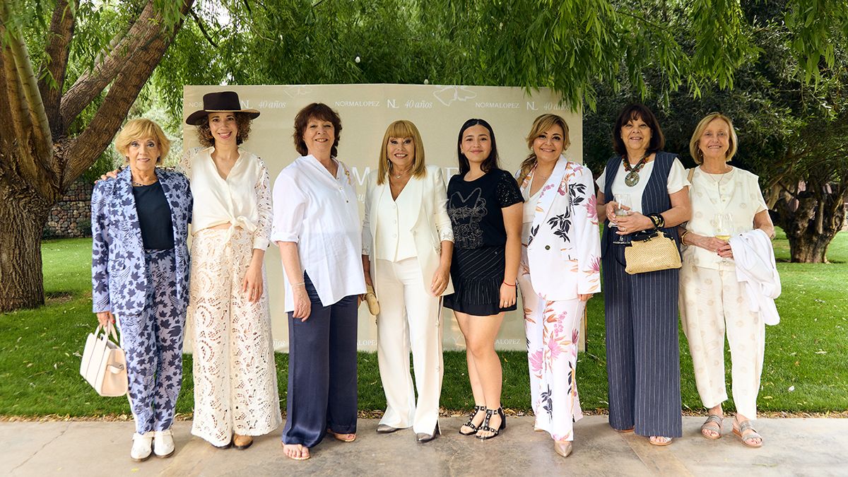 Clientas y amigas celebraron los 40 años de Norma López. Clientas y amigas celebraron los 40 años de Norma López.