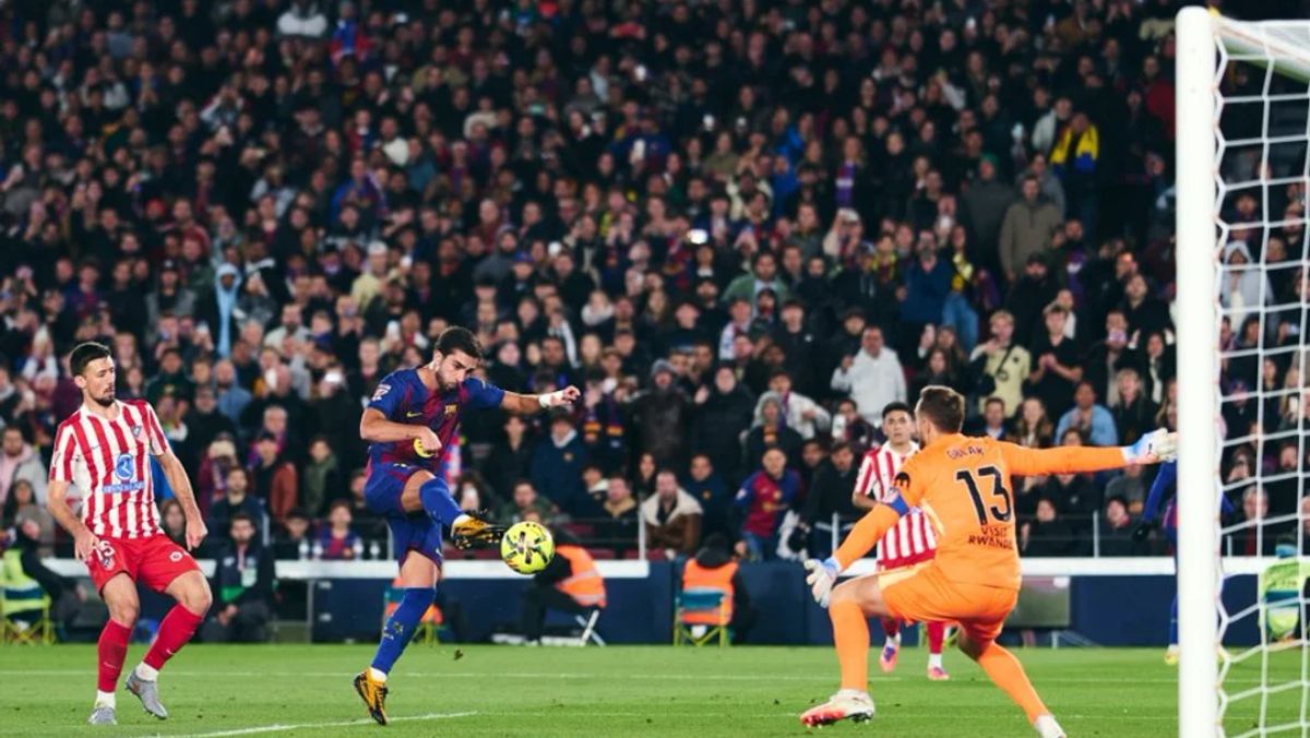 El Barcelona perdía 1 a 0 contra el Aleti, pero lo dio vuelta y se quedó con un 3 a 1 final que lo mantiene en lo más alto de la Liga de España.