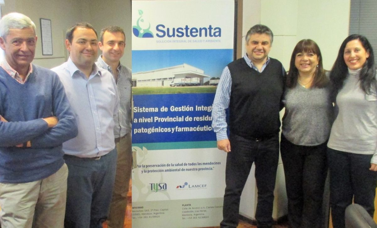 Marcelo Catalá, contador y gerente de Administración y Finanzas de Sustenta (cuarto de izquierda a derecha). Marcelo Catalá, contador y gerente de Administración y Finanzas de Sustenta (cuarto de izquierda a derecha).