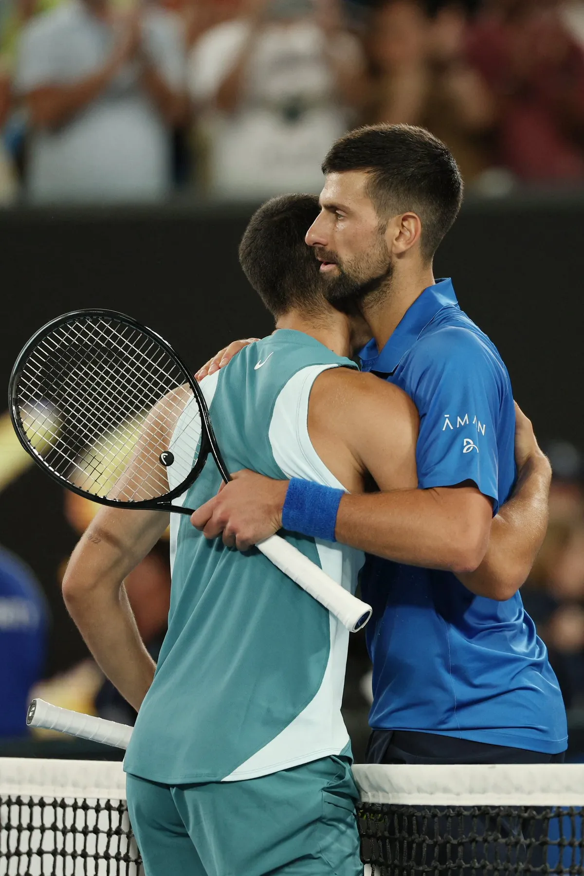 Novak Djokovic y Carlos Alcaraz brindaron un duelo de campeones en los cuartos de final del Abierto de Australia 2025.