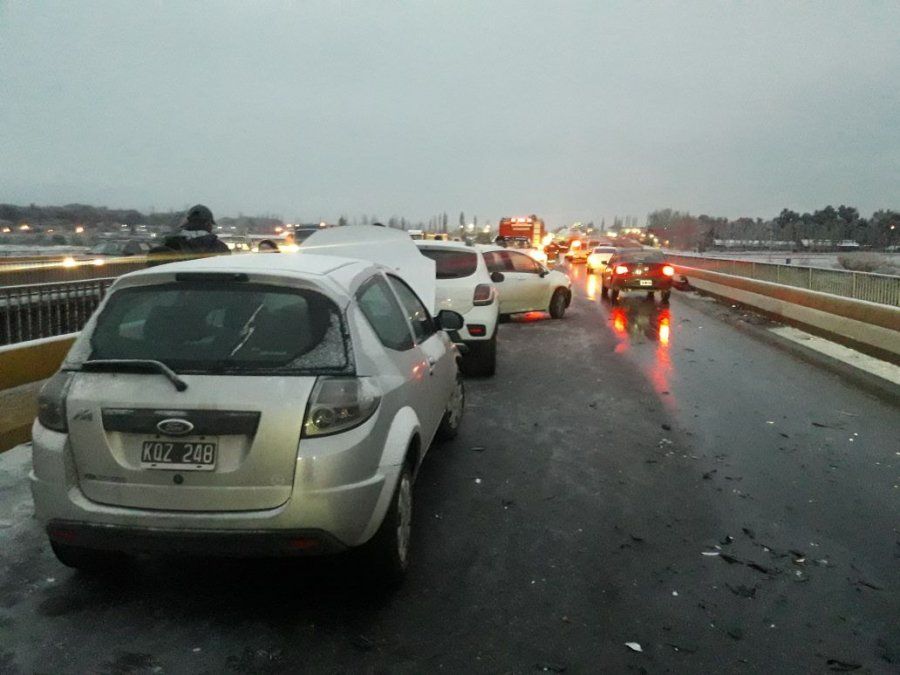 Catorce autos chocaron en cadena por el hielo en la Ruta 40