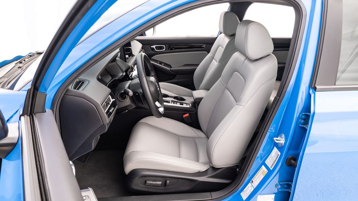 El interior del nuevo Civic es sencillo pero elegante y espacioso.