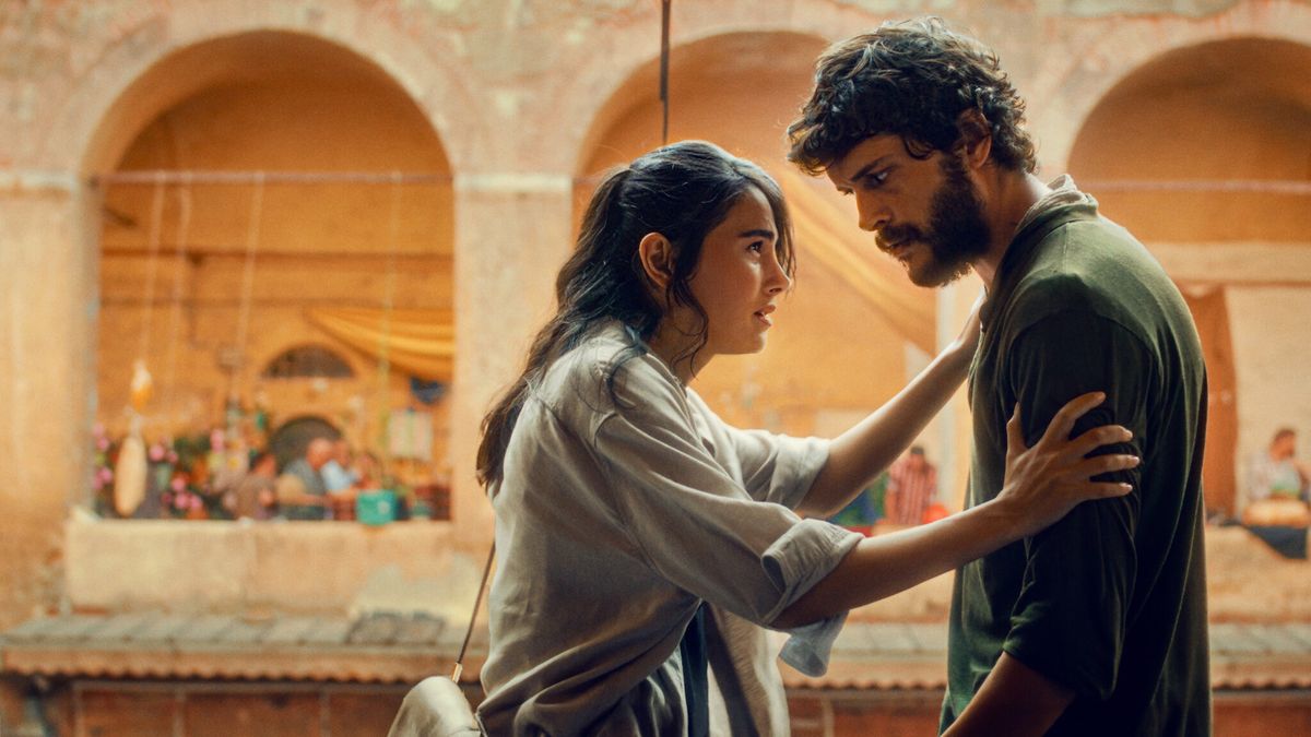 Funda Eryigit y Alperen Duymaz. Los dos populares actores turcos que se destacan en la cinta Ceniza.  Funda Eryigit y Alperen Duymaz. Los dos populares actores turcos que se destacan en la cinta Ceniza. 