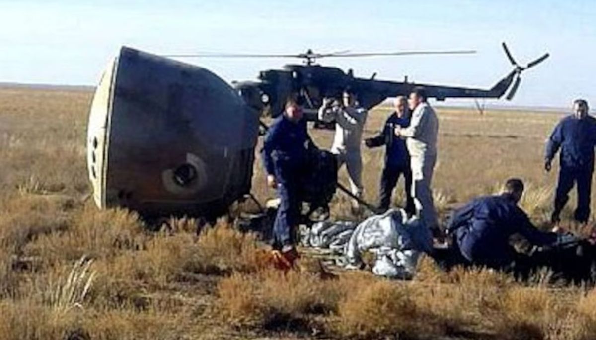 El equipo de rescate abrió la escotilla para alzar a los astronautas para llevarlos a los helicópteros y a la gloria. Pero los tres estaban muertos. El equipo de rescate abrió la escotilla para alzar a los astronautas para llevarlos a los helicópteros y a la gloria. Pero los tres estaban muertos. 