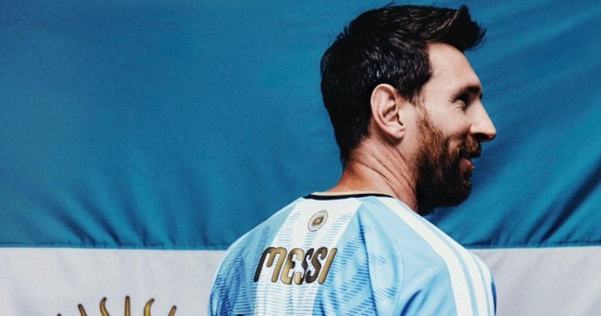 Messi con su camiseta especial.