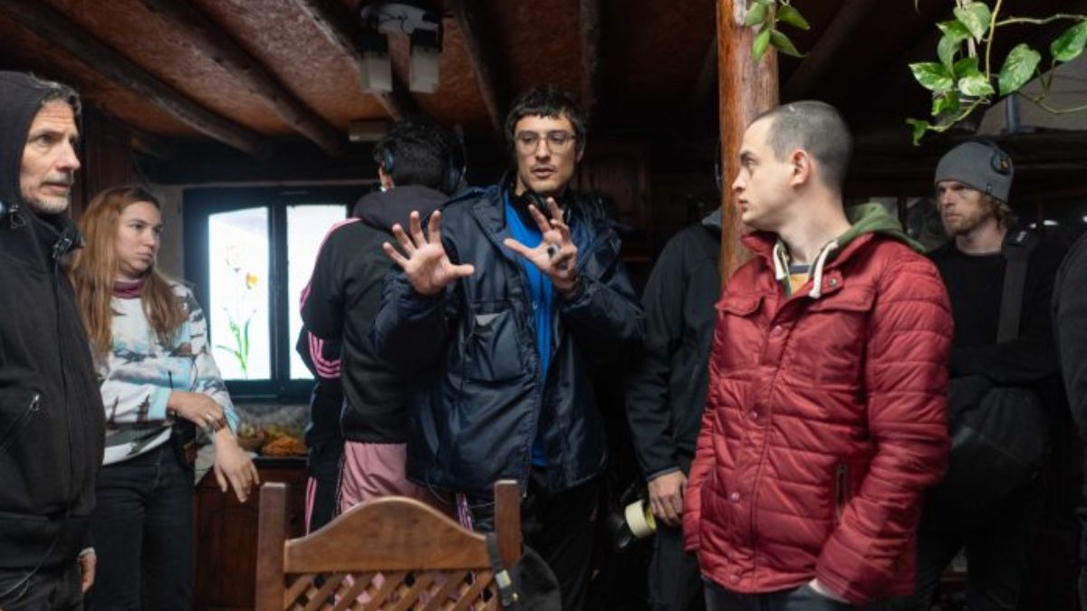 Un momento del rodaje de Simón de la Montaña en Mendoza, con su director Federico Luis dando indicaciones al actor Lorenzo Toto Ferro.