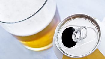 Reciclaje: cómo hacer unos servilleteros usando las latas de cerveza y gaseosas Reciclaje: cómo hacer unos servilleteros usando las latas de cerveza y gaseosas