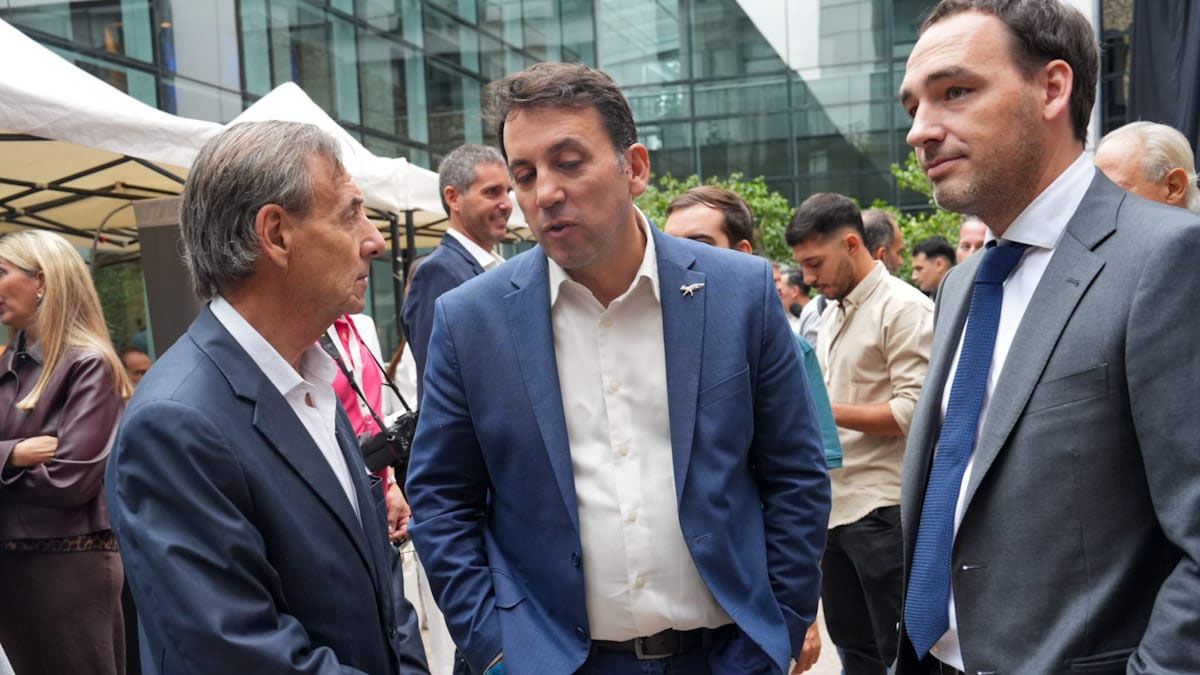 Tadeo García Zalazar y Rodolfo Montero. Los dos en carrera, pero en diferentes Tadeo García Zalazar y Rodolfo Montero. Los dos en carrera, pero en diferentes