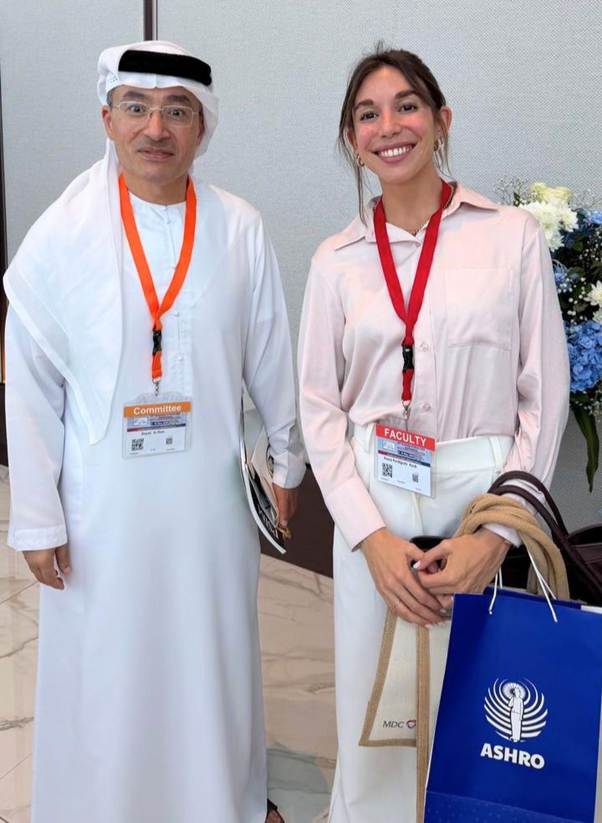 Junto al doctor Zeyad Al Rais, médico consultor y jefe de la Unidad de Cuidados Intensivos Quirúrgicos y Neuroquirúrgicos del Hospital Rashid, Centro de Traumatología (DHA), Dubai, Emiratos Árabes Unidos. Junto al doctor Zeyad Al Rais, médico consultor y jefe de la Unidad de Cuidados Intensivos Quirúrgicos y Neuroquirúrgicos del Hospital Rashid, Centro de Traumatología (DHA), Dubai, Emiratos Árabes Unidos.