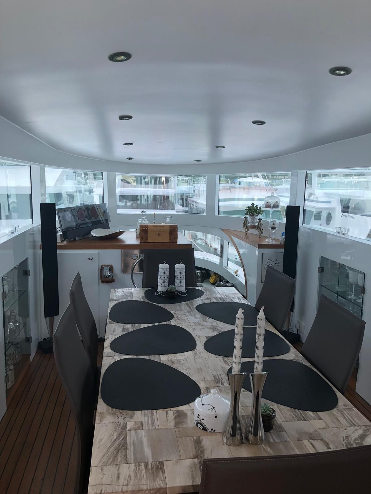 El comedor del lujoso superyate. El comedor del lujoso superyate.