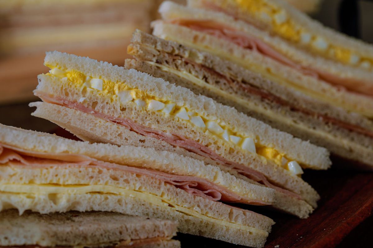 Mantener húmedos los sándwiches es fundamental, por eso estos trucos caseros servirán para lograrlo. Mantener húmedos los sándwiches es fundamental, por eso estos trucos caseros servirán para lograrlo.