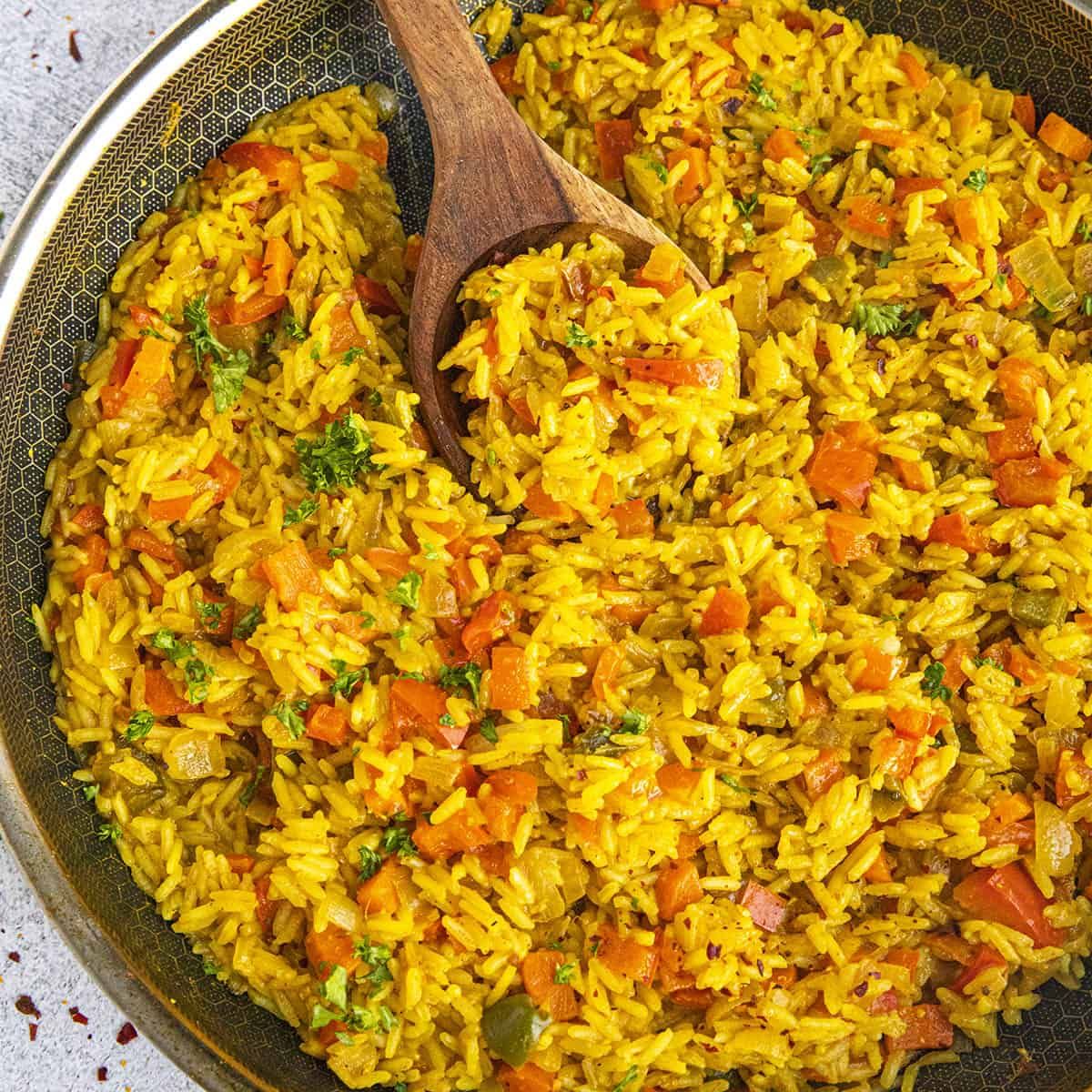 Las recetas de arroz de la India tienen muchas variaciones, de acuerdo a los condimentos utilizados. Las recetas de arroz de la India tienen muchas variaciones, de acuerdo a los condimentos utilizados.