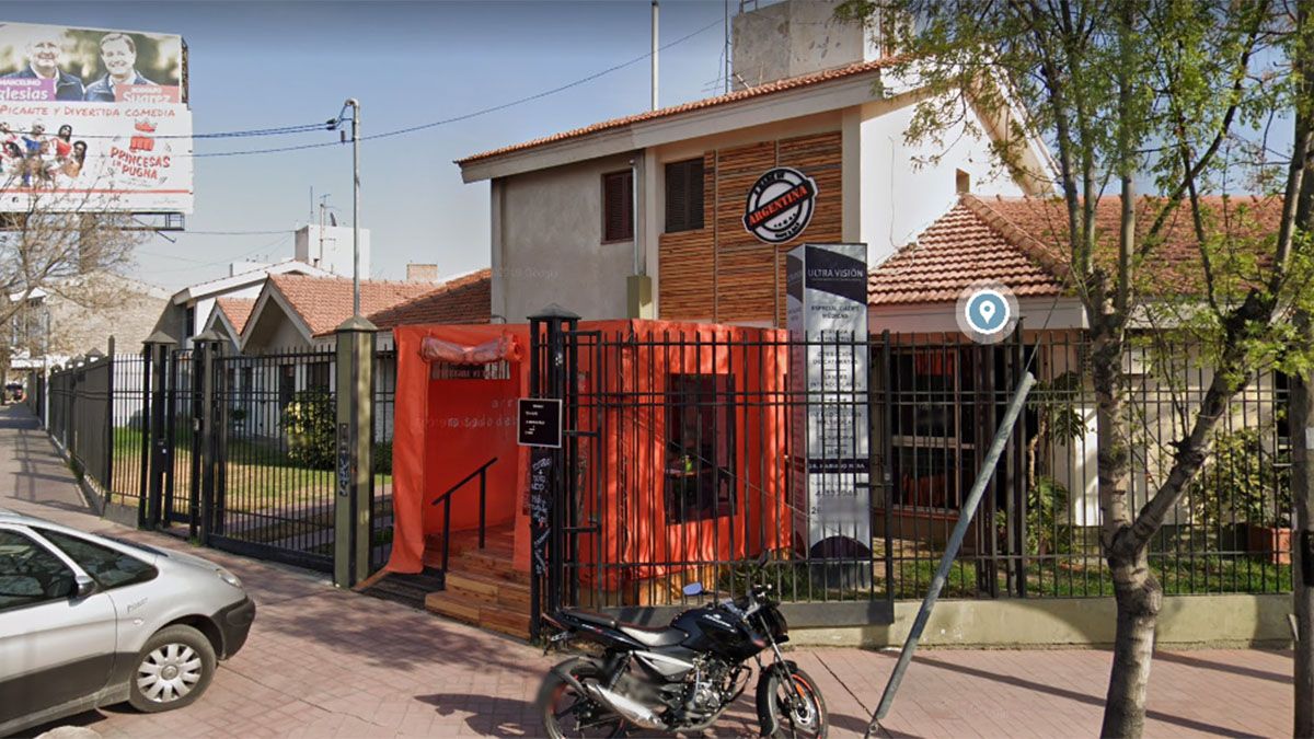 Se incendió por completo un café de Guaymallén