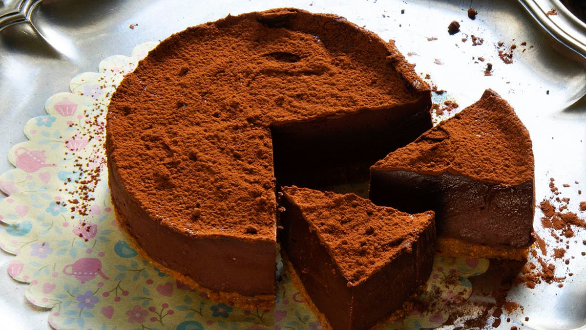 Paso a paso, hacé una torta de chocolate extra húmeda y saludable. Paso a paso, hacé una torta de chocolate extra húmeda y saludable.
